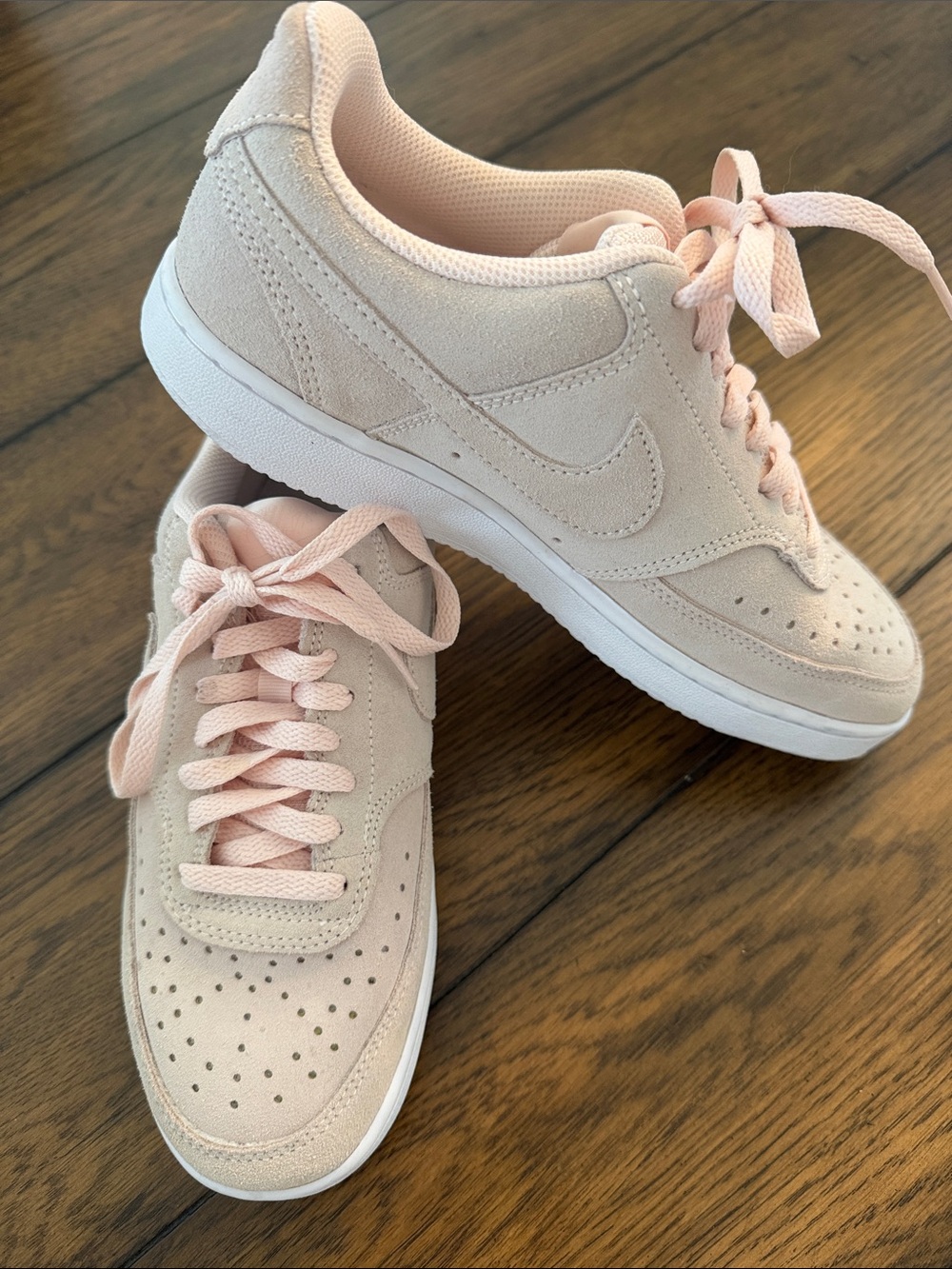 Nike Women’s Low Top Sneakers Size 8 Blush Pink Athletic Shoes